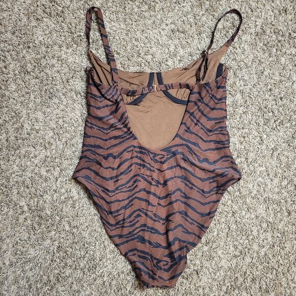 WeWoreWhat Danielle 3.0 One Piece Tiger Stripe Swim Suit Brown Black NWT XL $195 - Picture 6 of 6